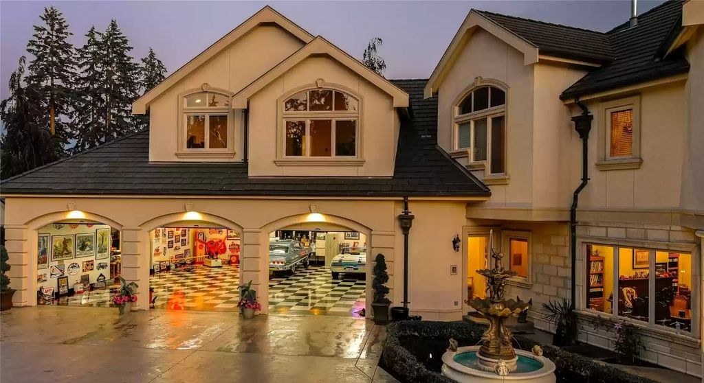 Chic-Entertainers-Dream-Home-in-Woodinville-with-Magnificent-Outdoor-Living-Areas-Lists-for-4390000-36