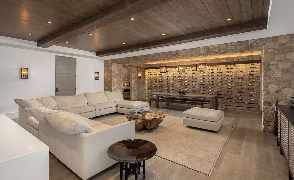 The Living Room Ideas For Men do not necessarily apply black and white as the only color. It is completely possible to use other tones such as neutral tones with cream white and brown as shown in the image above. Moreover, the luxurious, spacious wine room becomes even more prominent thanks to the neutral tones used for the furniture, floors, and ceilings