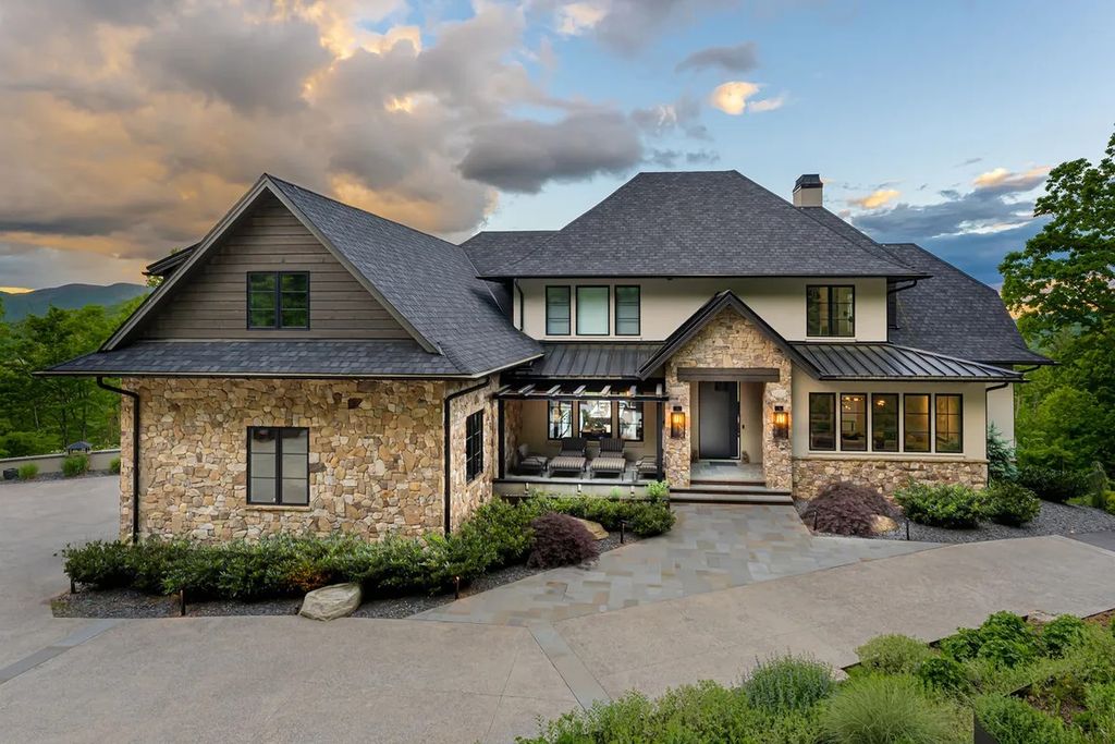 Discretely-Sited-with-Coveted-Mountain-Views-This-Grand-Manor-in-Fairview-Asks-for-7950000-1