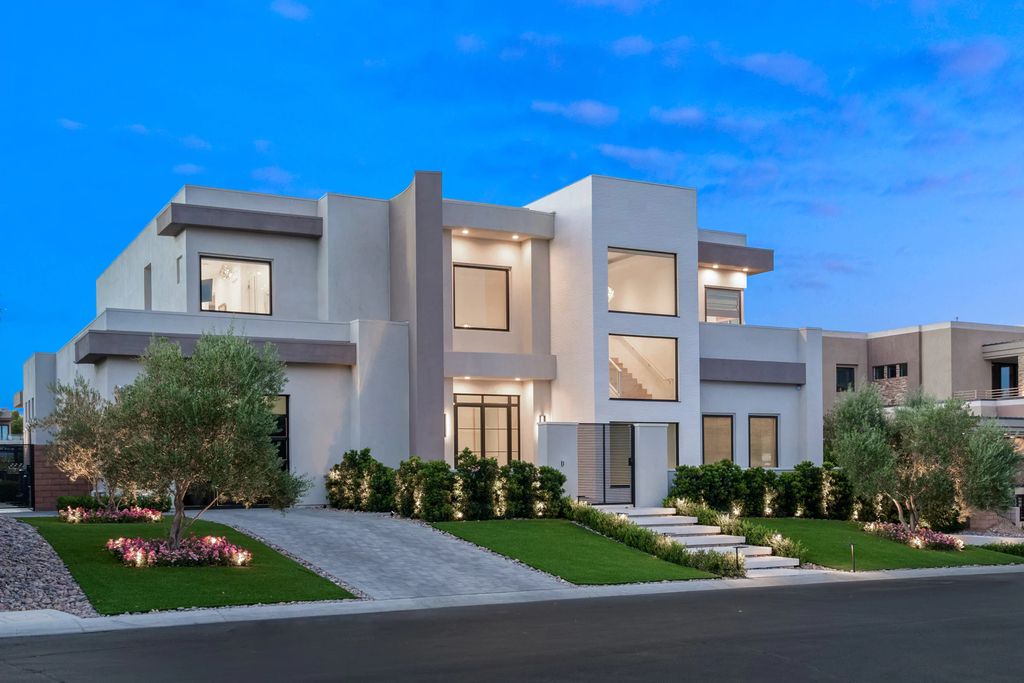 Dramatic-Custom-Masterpiece-with-Golf-Course-and-Mountain-Views-and-Sleek-Timeless-Finishes-Listing-for-8500000-2