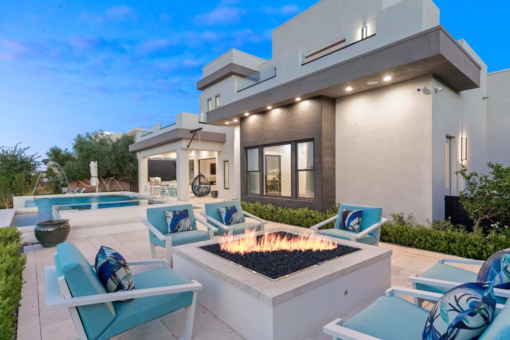 The Home in Las Vegas, a dramatic custom masterpiece with panoramic Red Rock Conservation views defines modern sophistication with sleek timeless finishes is now available for sale. This house located at 74 Meadowhawk Ln, Las Vegas, Nevada