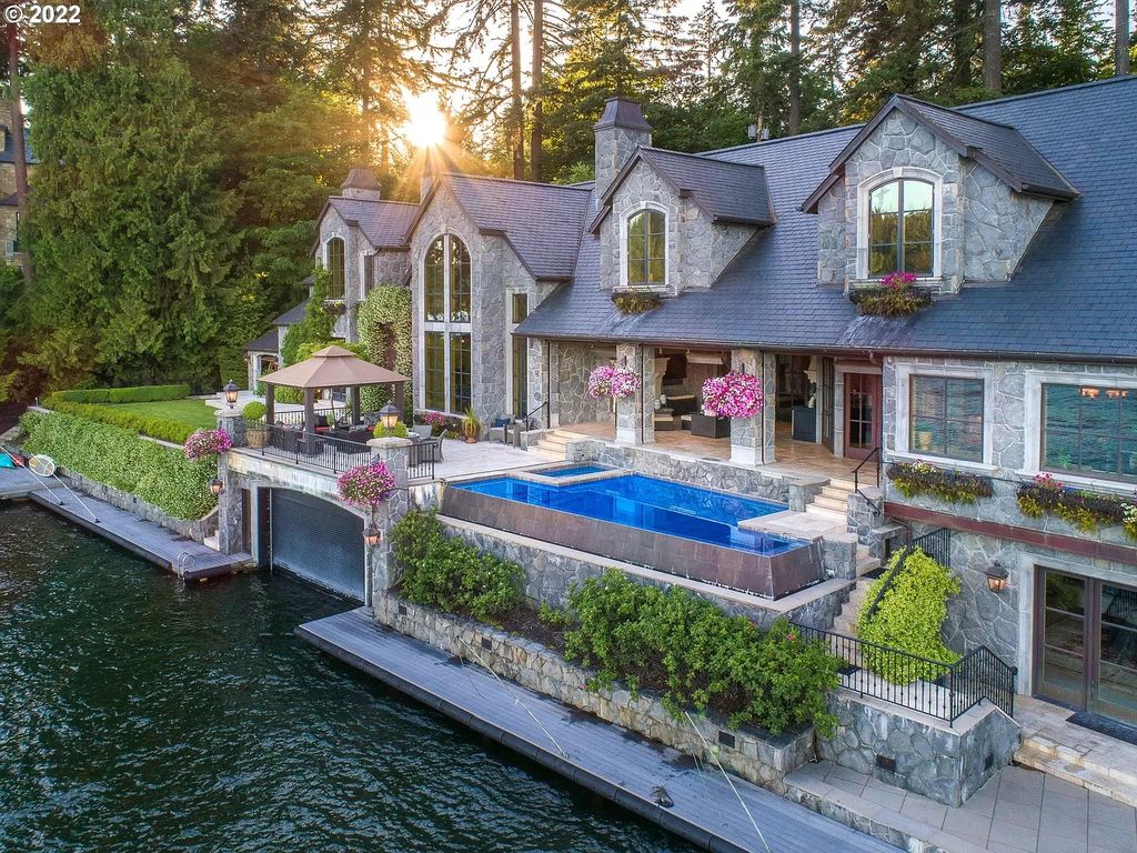 Enjoy-Awe-inspiring-Custom-Living-in-This-11500000-Phenomenal-Lakefront-Estate-27