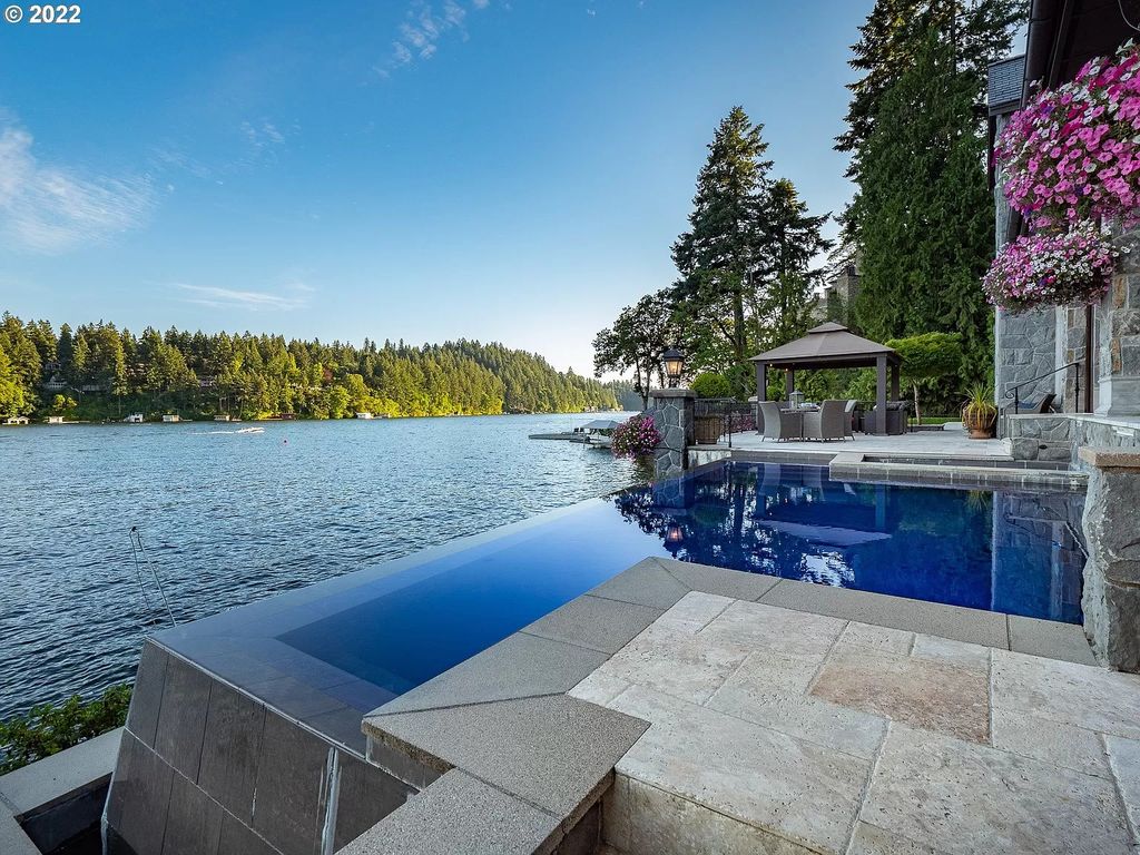 Enjoy-Awe-inspiring-Custom-Living-in-This-11500000-Phenomenal-Lakefront-Estate-29
