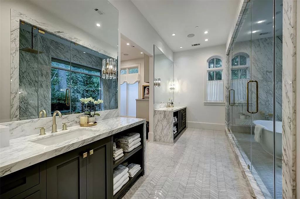 The Home in Houston is an exceptional gated property was designed for harmony between the house and the expansive lot now available for sale. This home located at 11526 Shadow Way St, Houston, Texas