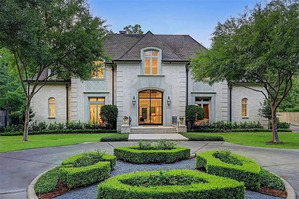 The Home in Houston is an exceptional gated property was designed for harmony between the house and the expansive lot now available for sale. This home located at 11526 Shadow Way St, Houston, Texas