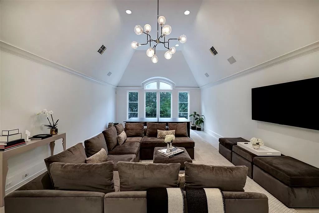 The Home in Houston is an exceptional gated property was designed for harmony between the house and the expansive lot now available for sale. This home located at 11526 Shadow Way St, Houston, Texas