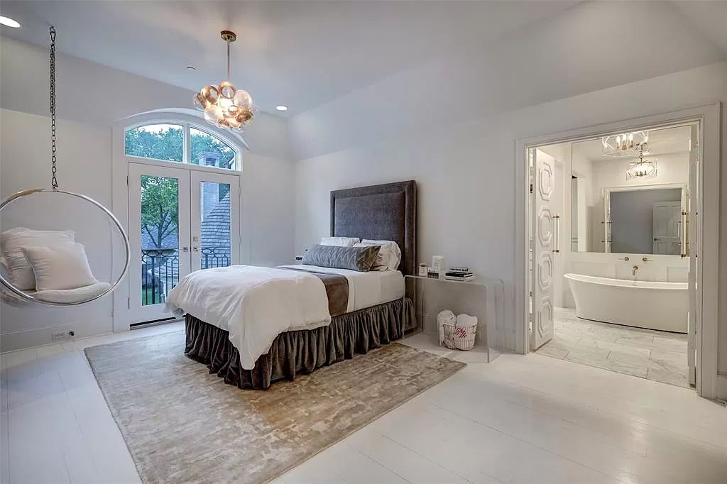 The Home in Houston is an exceptional gated property was designed for harmony between the house and the expansive lot now available for sale. This home located at 11526 Shadow Way St, Houston, Texas