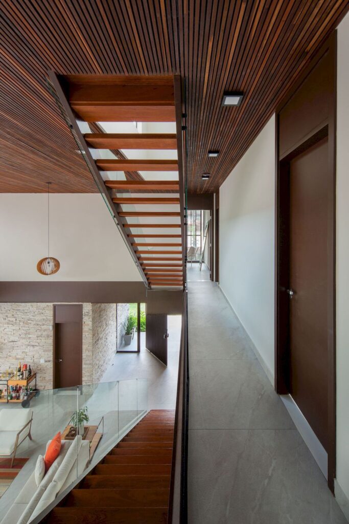 Guaecá House with stunning beach view by Belluzzo Martinhao Arquitetos