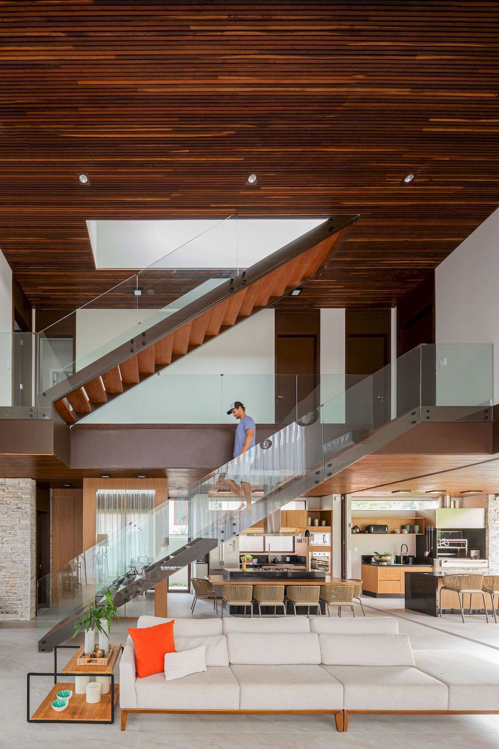 Guaecá House with stunning beach view by Belluzzo Martinhao Arquitetos