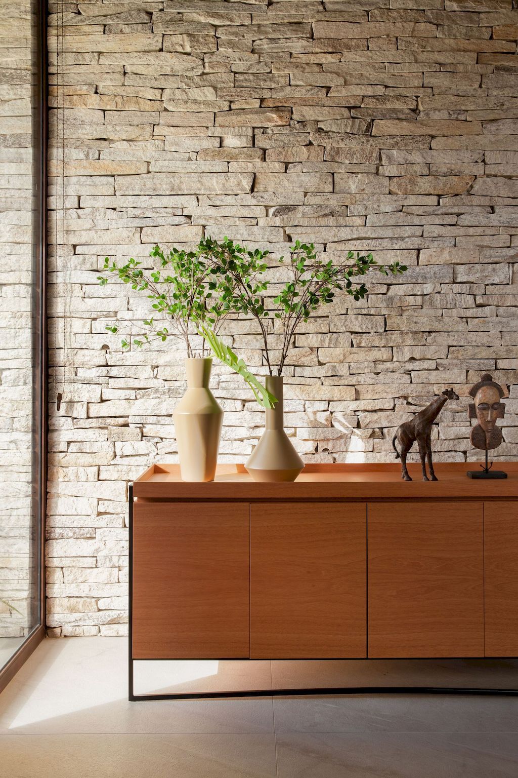 Guaecá House with stunning beach view by Belluzzo Martinhao Arquitetos