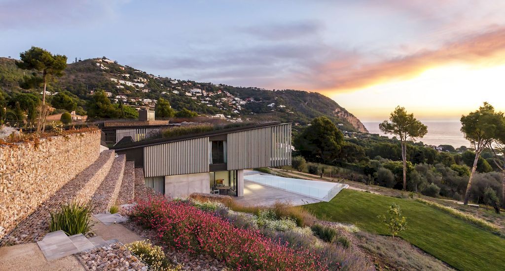 Happy House in Begur integrates environment by SALA Ferusic Architects