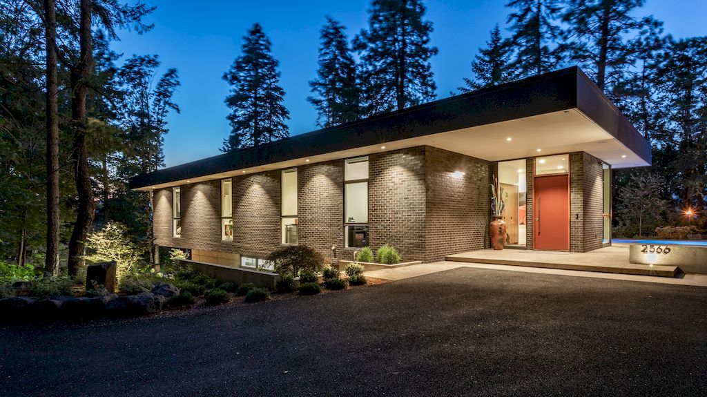 Hood River East House in Oregon, US by EB Architecture + Design