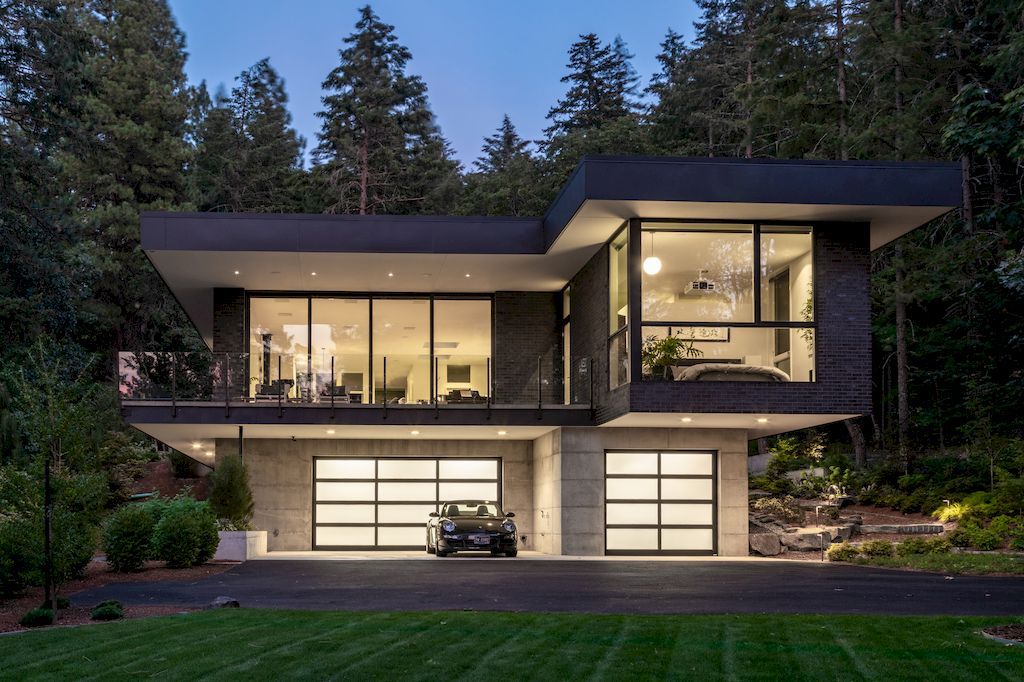 Hood River East House in Oregon, US by EB Architecture + Design
