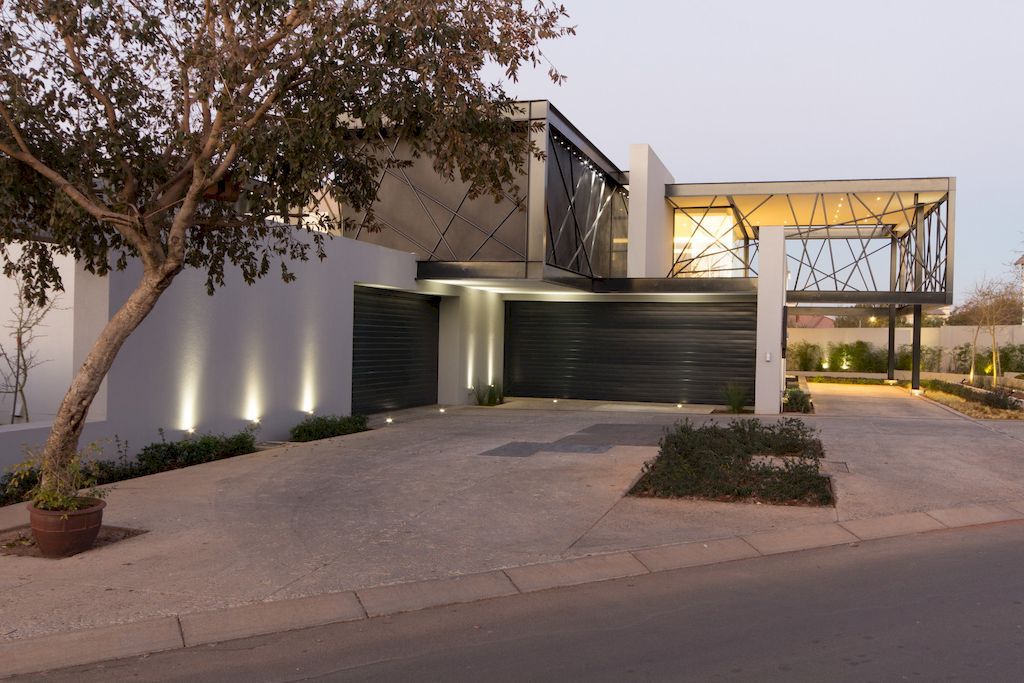 House Ber for Open Plan & Airy Spaces by Nico van der Meulen Architects
