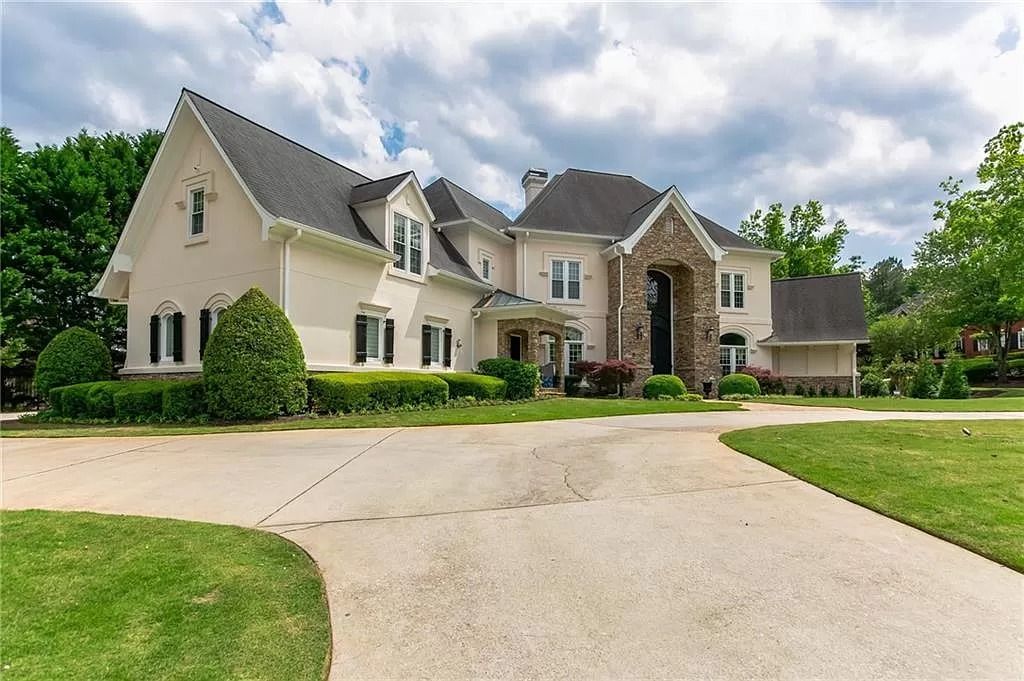 The Estate in Georgia is a luxurious home boasting breathtaking details from fabulous entrance doors, large foyer, high ceiling, grand brand new staircase so many great things now available for sale. This home located at 2392 Seaborn Pl, Duluth, Georgia; offering 07 bedrooms and 09 bathrooms with 0.88 acres of land.