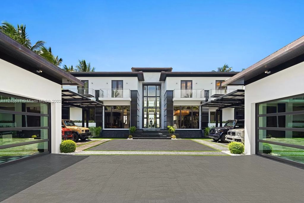 The Mansion in Miami, a magnificent open Bayfront Masterpiece on Miami’s most secluded true gated community was built with the highest level of luxury. This home located at 4505 Sabal Palm Rd, Miami, Florida.