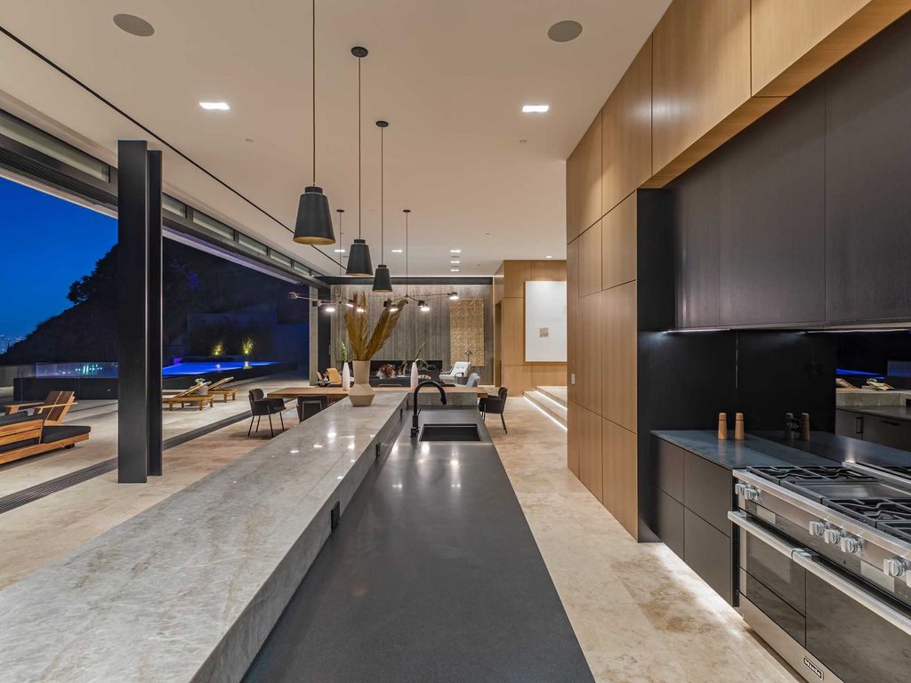 The Mansion in Los Angeles, a new modern retreat in absolute splendor with panoramic breathtaking views from Downtown LA to Century City is now available for sale. This home located at 8365 Sunset View Dr, Los Angeles, California