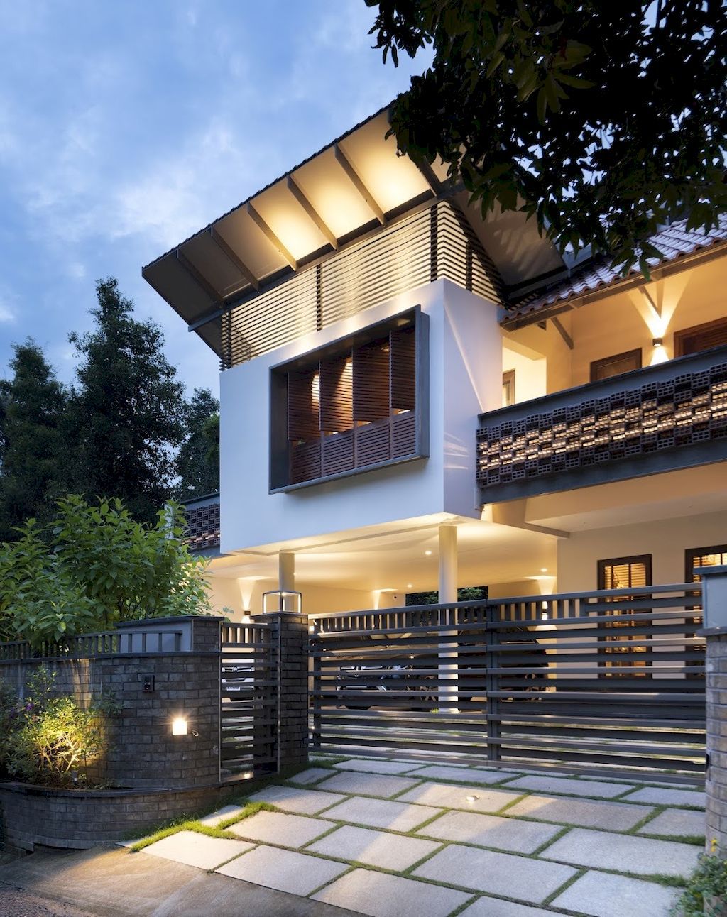 Kodath House for Traditional Modernism by Archimatrix India Associates