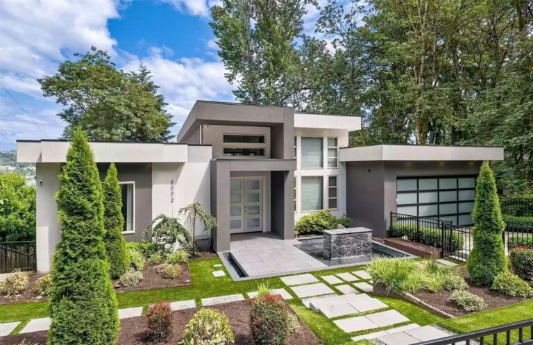 Luxurious and Elegant Contemporary Jewel in Mercer Island with Endless Lake Views Listed at $3,845,000