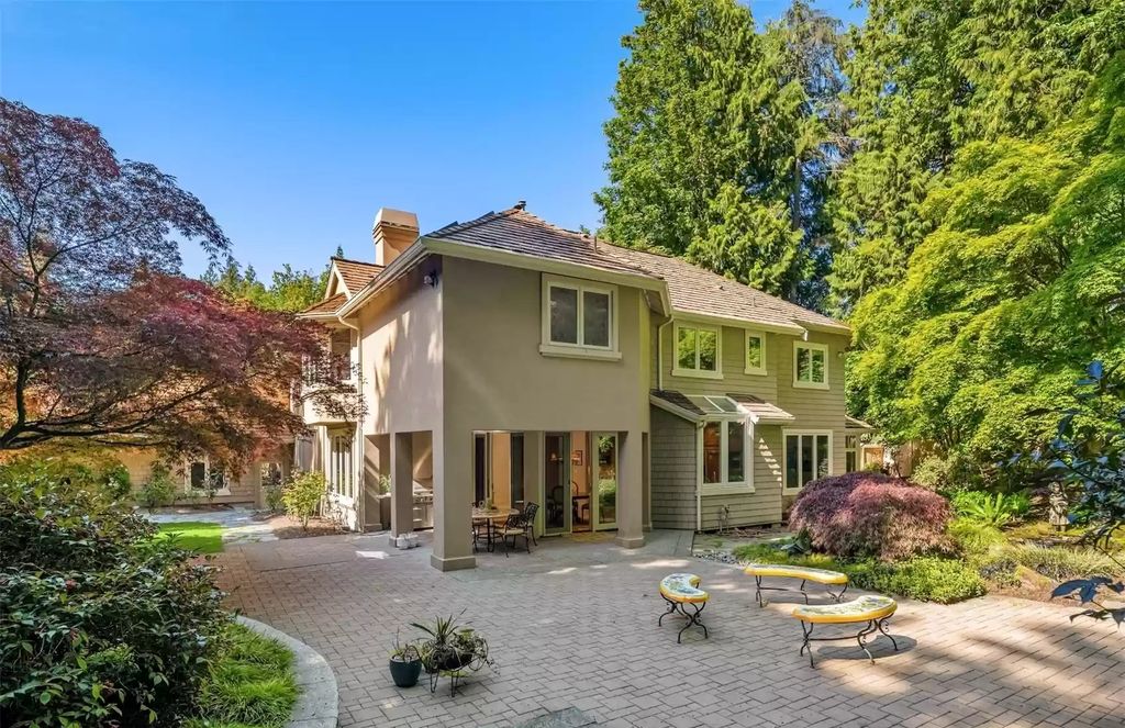 The Estate in Washington is a luxurious home boasting style, comfort and privacy now available for sale. This home located at 20347 NE 61st Court, Redmond, Washington; offering 04 bedrooms and 05 bathrooms with 4,341 square feet of living spaces. 