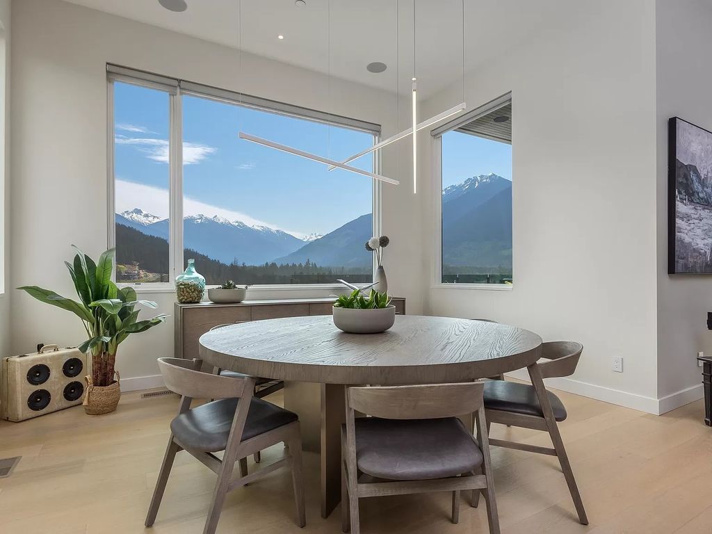 The Residence in Pemberton is a luxurious home with a fabulous panoramic view of the mountain, now available for sale. This home located at 1771 Pinewood Dr, Pemberton, BC V0N 2L3, Canada