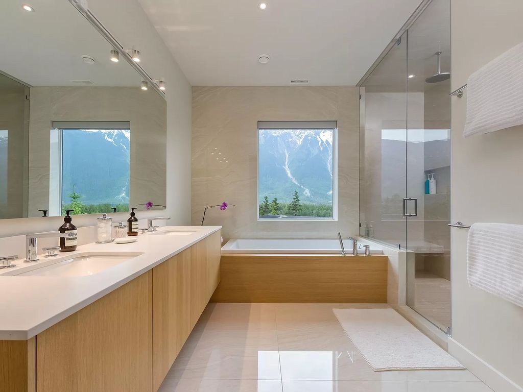 The Residence in Pemberton is a luxurious home with a fabulous panoramic view of the mountain, now available for sale. This home located at 1771 Pinewood Dr, Pemberton, BC V0N 2L3, Canada