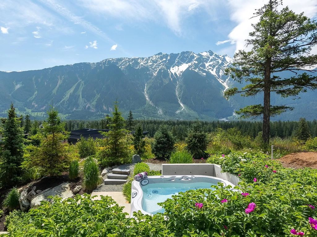 The Residence in Pemberton is a luxurious home with a fabulous panoramic view of the mountain, now available for sale. This home located at 1771 Pinewood Dr, Pemberton, BC V0N 2L3, Canada