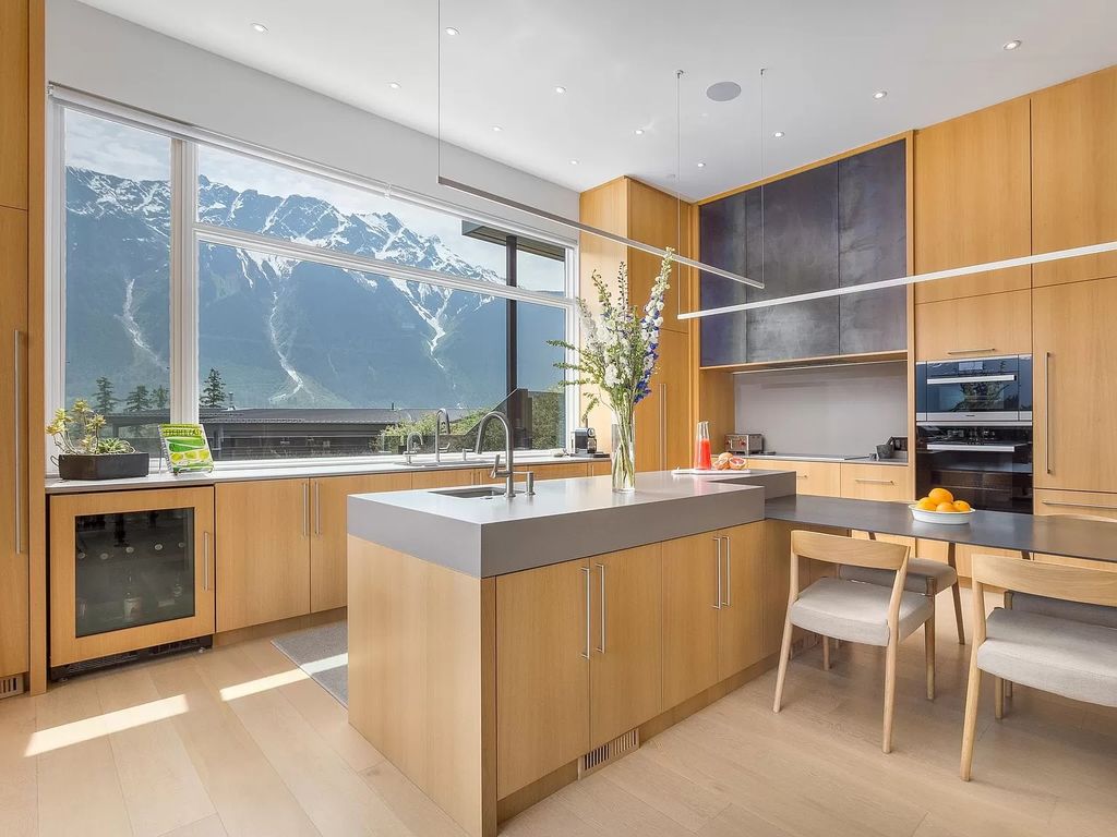 The Residence in Pemberton is a luxurious home with a fabulous panoramic view of the mountain, now available for sale. This home located at 1771 Pinewood Dr, Pemberton, BC V0N 2L3, Canada