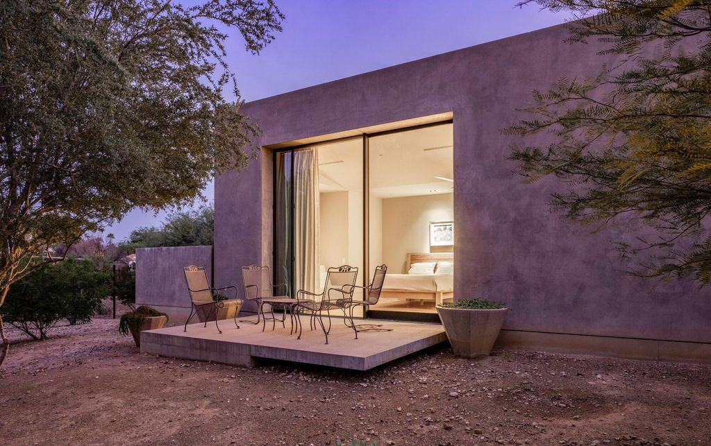 The Home in Paradise Valley, a one of a kind Tennen Studios built and designed home located in Equestrian Trails with seamless integration of the indoors to the outside achieved by thoughtful design and organic materials. This home located at 8502 N 59th Pl, Paradise Valley, Arizona.