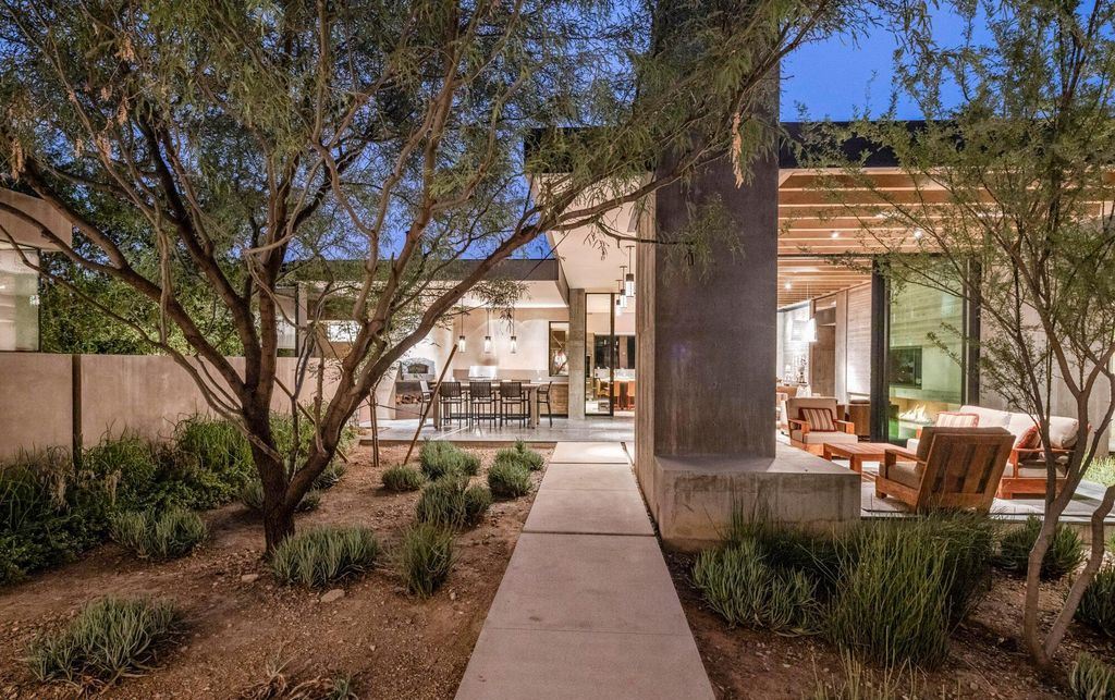 The Home in Paradise Valley, a one of a kind Tennen Studios built and designed home located in Equestrian Trails with seamless integration of the indoors to the outside achieved by thoughtful design and organic materials. This home located at 8502 N 59th Pl, Paradise Valley, Arizona.
