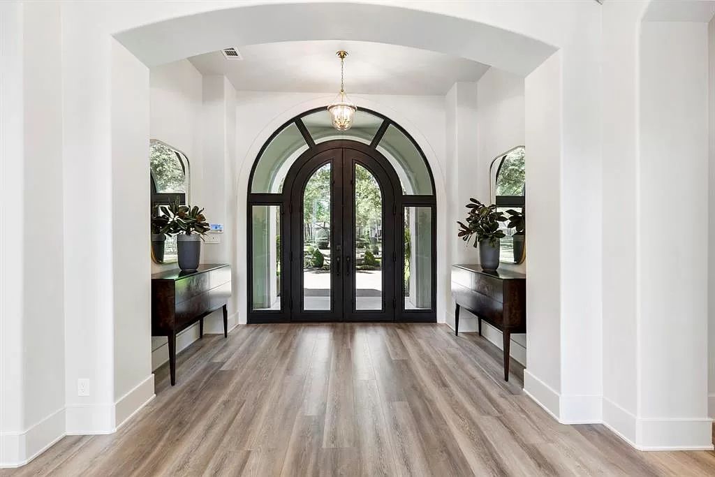The Home in The Woodlands, a completely remodeled estate with exceptional construction, high-end finishes, fixtures, and incredible attention to detail. This home located at 6 Hepplewhite Way, The Woodlands, Texas.