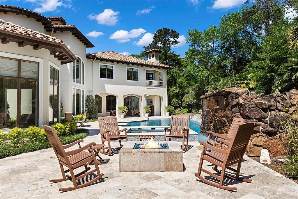 The Home in The Woodlands, a completely remodeled estate with exceptional construction, high-end finishes, fixtures, and incredible attention to detail. This home located at 6 Hepplewhite Way, The Woodlands, Texas.