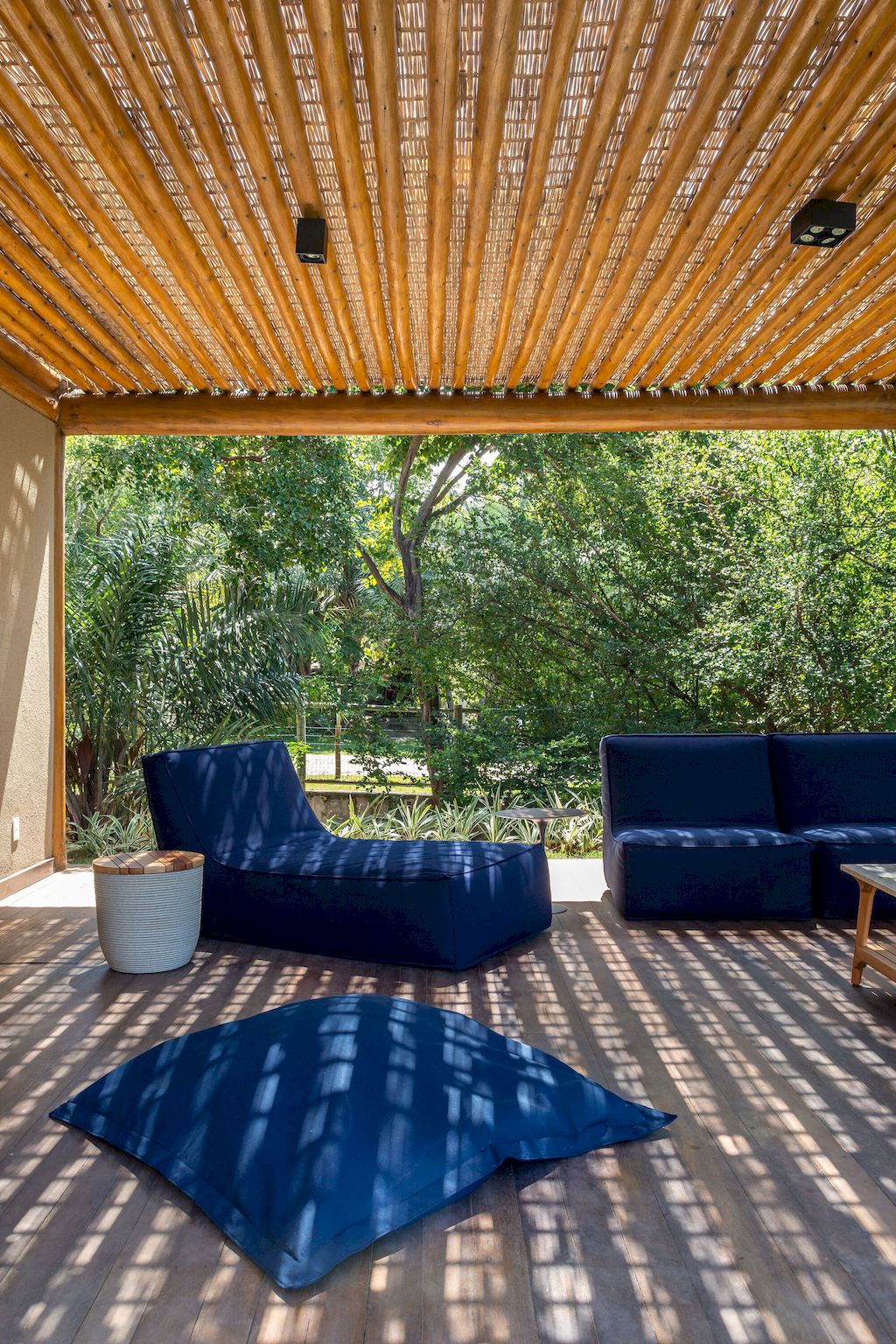 Pérgola House in Brazil by Sidney Quintela Architecture + Urban Planning