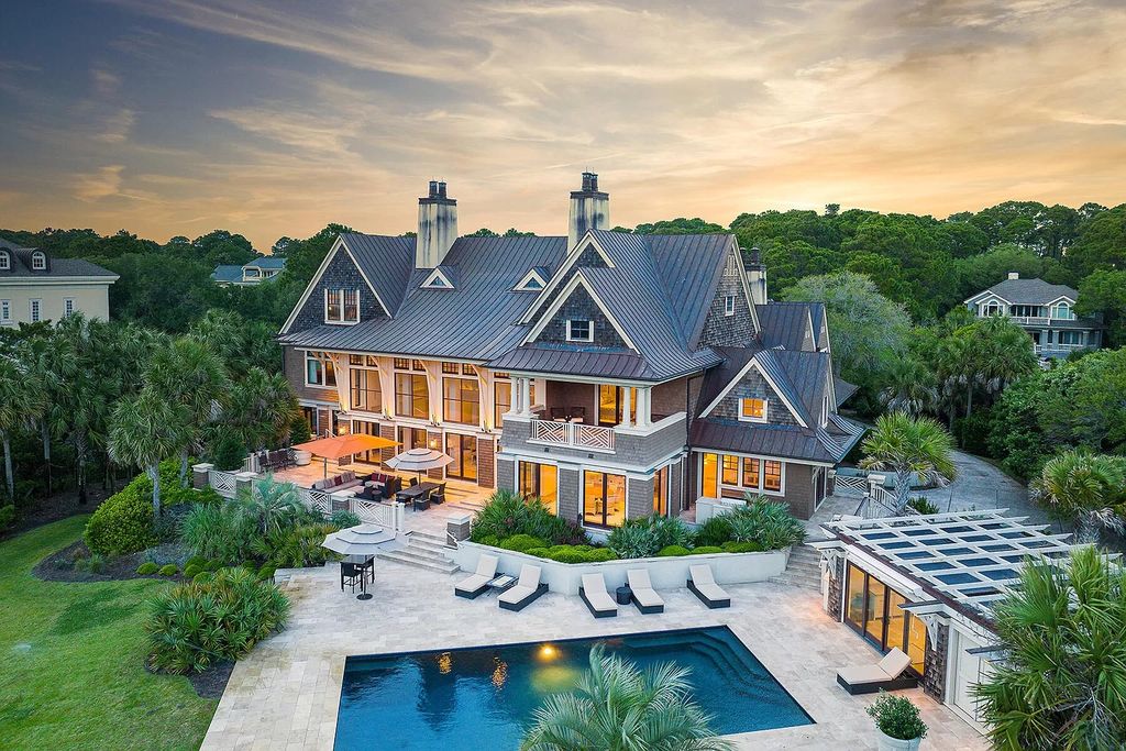 The House in Kiawah Island is designed by renowned architects Shope, Reno & Wharton, now available for sale. This home located at 133 Flyway Dr, Kiawah Island, South Carolina