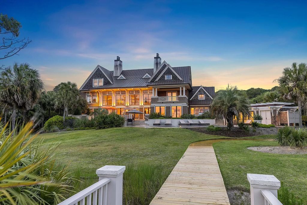 The House in Kiawah Island is designed by renowned architects Shope, Reno & Wharton, now available for sale. This home located at 133 Flyway Dr, Kiawah Island, South Carolina