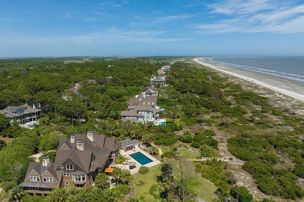 Providing-an-Uncompromising-Beach-Lifestyle-Unique-to-Kiawah-Island-This-House-Lists-for-20000000-4
