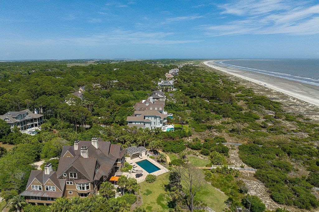 The House in Kiawah Island is designed by renowned architects Shope, Reno & Wharton, now available for sale. This home located at 133 Flyway Dr, Kiawah Island, South Carolina