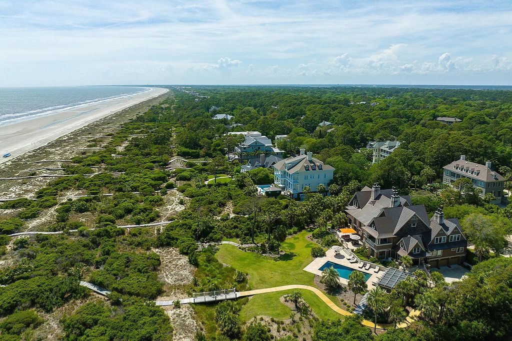 The House in Kiawah Island is designed by renowned architects Shope, Reno & Wharton, now available for sale. This home located at 133 Flyway Dr, Kiawah Island, South Carolina
