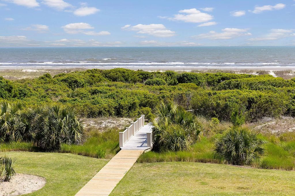 The House in Kiawah Island is designed by renowned architects Shope, Reno & Wharton, now available for sale. This home located at 133 Flyway Dr, Kiawah Island, South Carolina