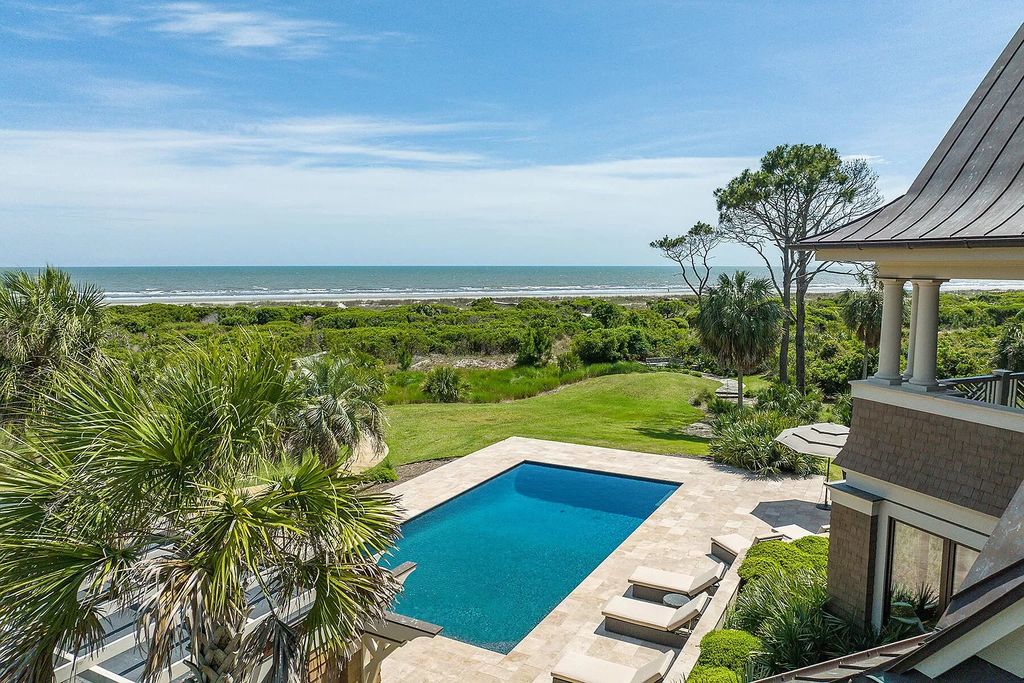 The House in Kiawah Island is designed by renowned architects Shope, Reno & Wharton, now available for sale. This home located at 133 Flyway Dr, Kiawah Island, South Carolina