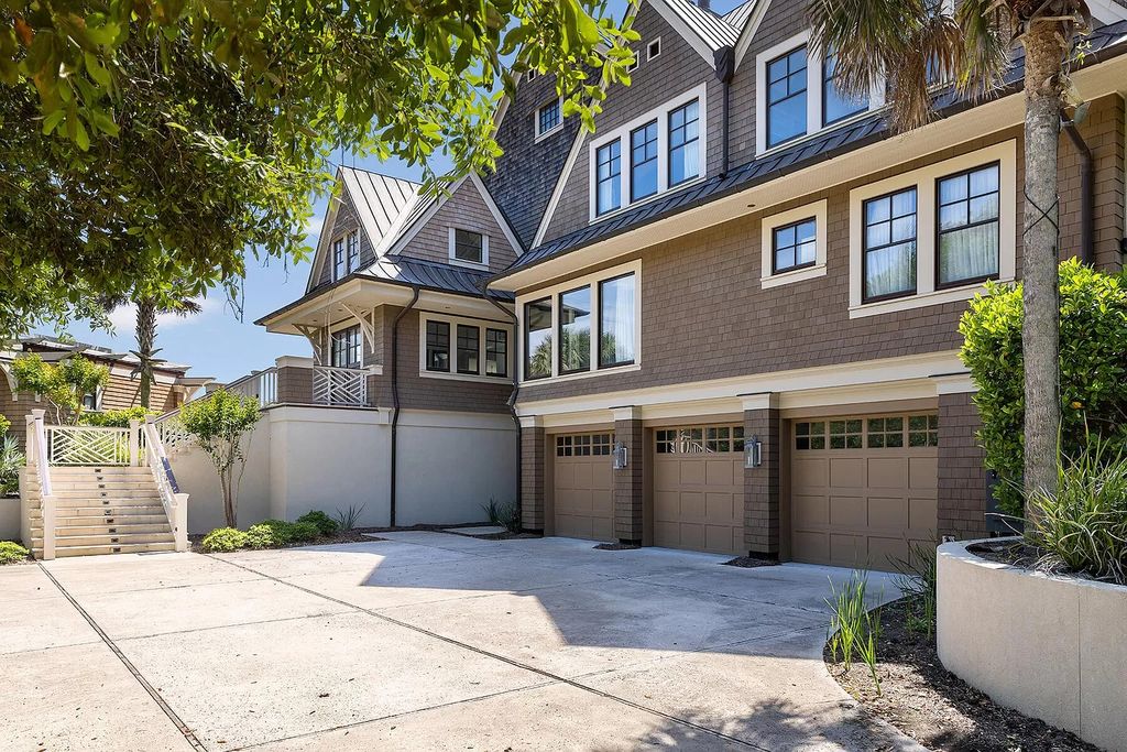 The House in Kiawah Island is designed by renowned architects Shope, Reno & Wharton, now available for sale. This home located at 133 Flyway Dr, Kiawah Island, South Carolina