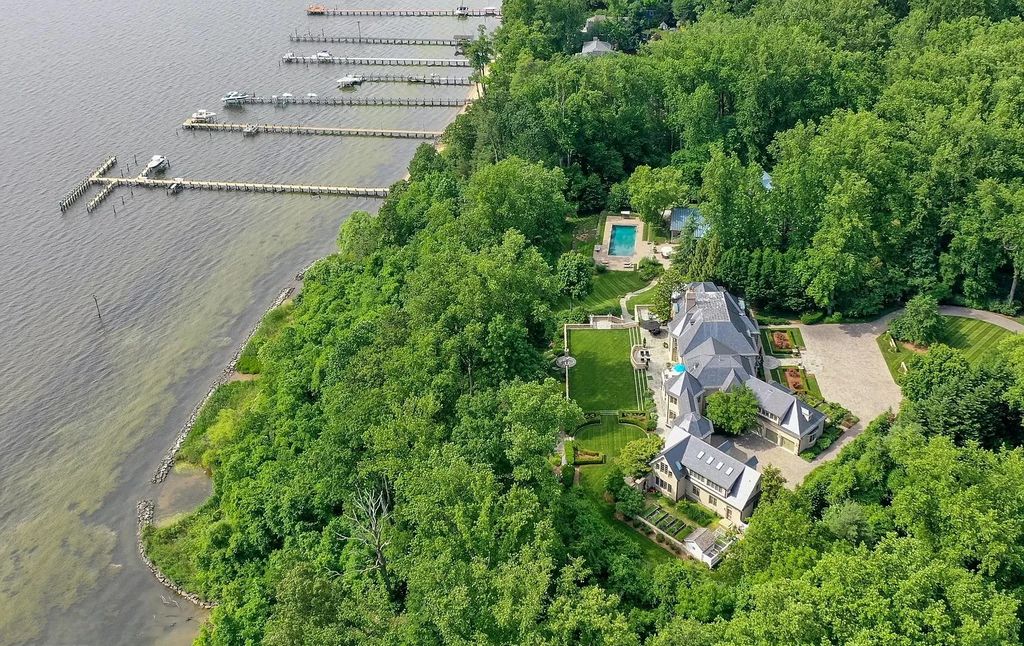 Remarkable-Gated-20-Acre-Waterfront-Estate-with-French-inspired-Design-Lists-for-15900000-44