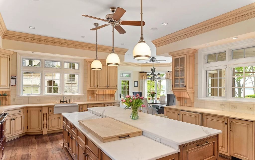 In this French-style kitchen designs, neutral colors are the perfect choice to create a light and peaceful space. Creamy white, soft yellow, and wooden browns are ideal color options. When it comes to the design style, you can combine modern and classic elements to achieve a harmonious balance. This blend adds sophistication and comfort to the space. Incorporating vintage items as decorative accents can create an impressive touch. Unique pieces like pendant lights, mirrors, and kitchen utensils may seem unconventional, but they perfectly enhance the overall aesthetic.