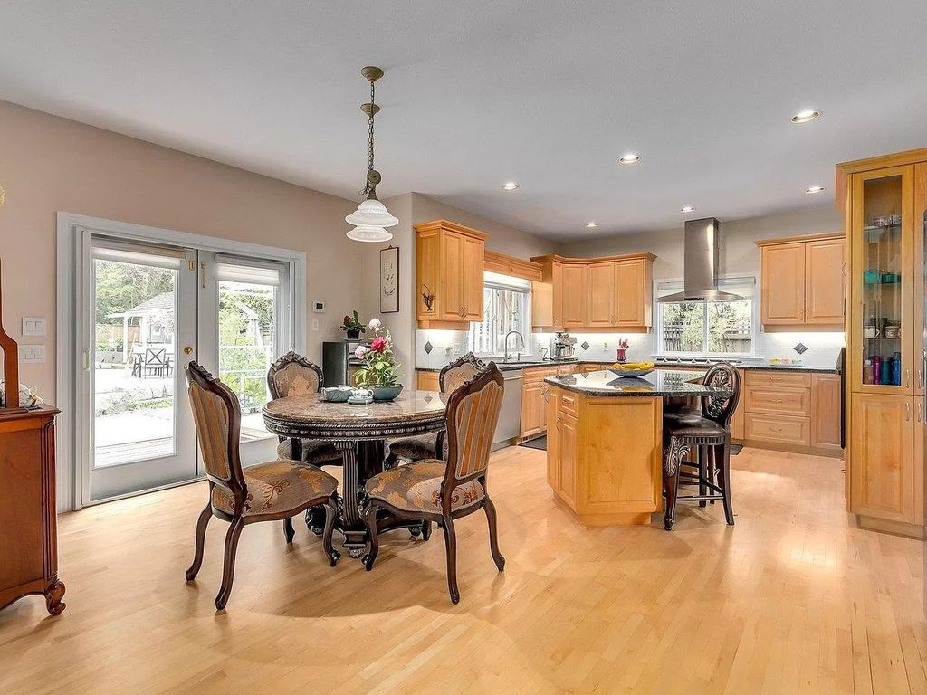 Resort-Like-Executive-Home-in-Surrey-with-Endless-Entertainment-Spaces-Asks-for-C3499000-8