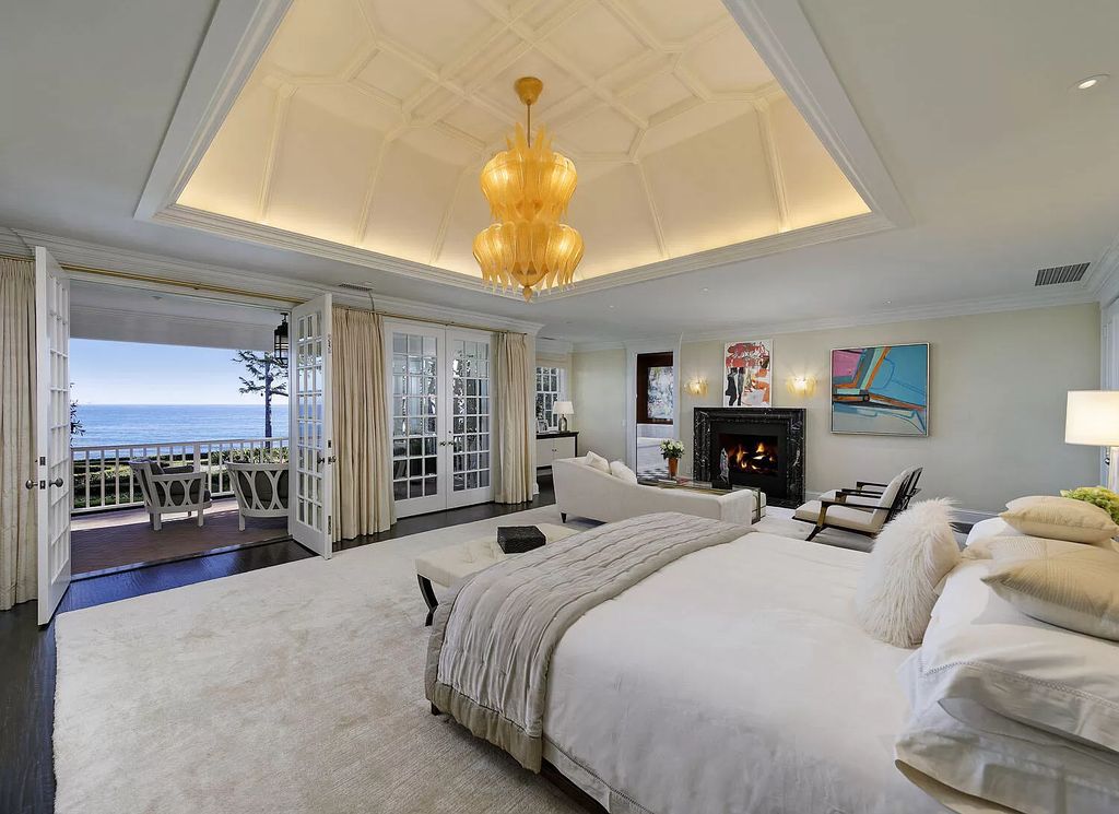 Turn your master suite into a palatial and lively palace with the false ceiling design to display a truly luxurious and sophisticated chandelier. There are many different styles and patterns of chandeliers that you can refer to for your bedroom. 