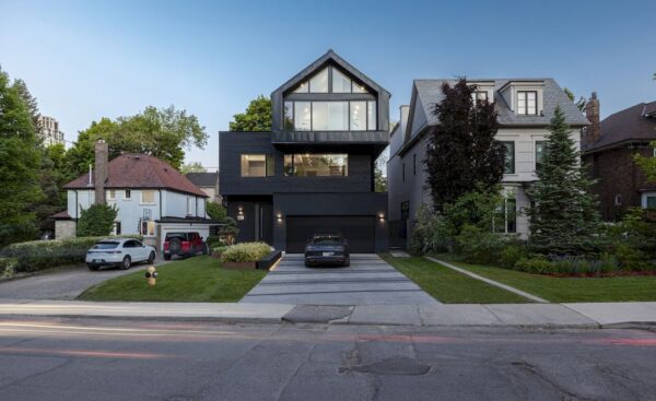 Stack House, a playful expression of horizontal volumes by Atelier RZLBD