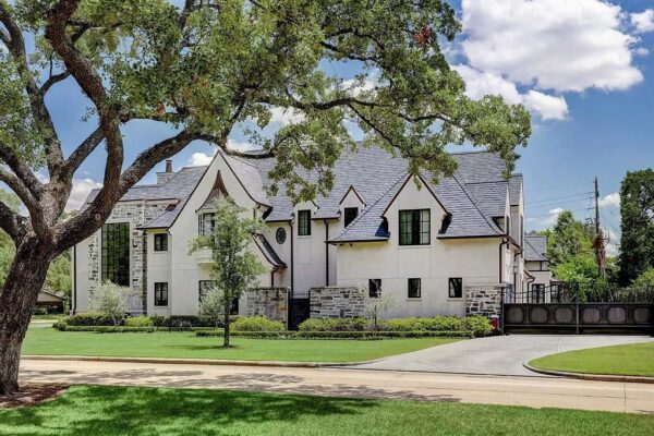 Stunning Custom Built Home in a Prime Tanglewood in Houston with Resort ...