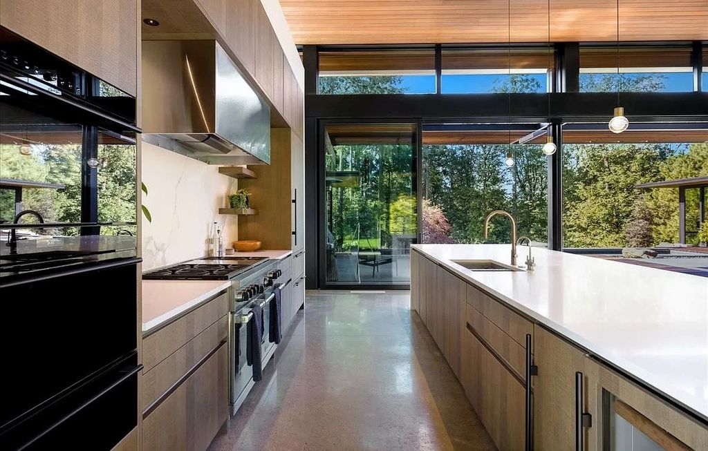 The House in Portland is the work of art with total security and privacy, now available for sale. This home located at 1139 S Palatine Hill Rd, Portland, Oregon