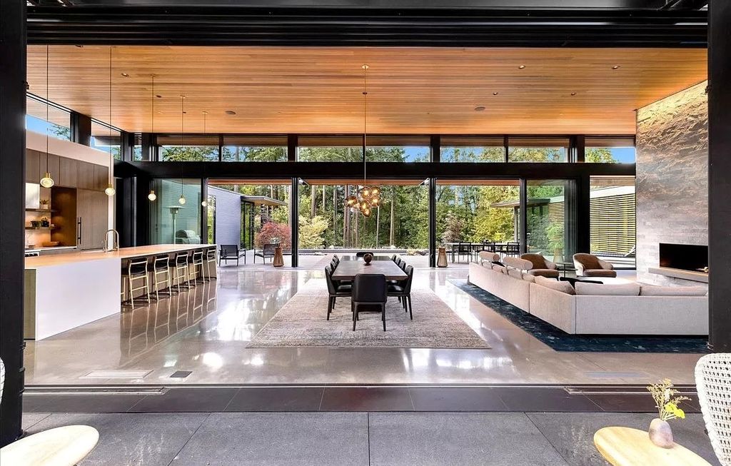 The House in Portland is the work of art with total security and privacy, now available for sale. This home located at 1139 S Palatine Hill Rd, Portland, Oregon