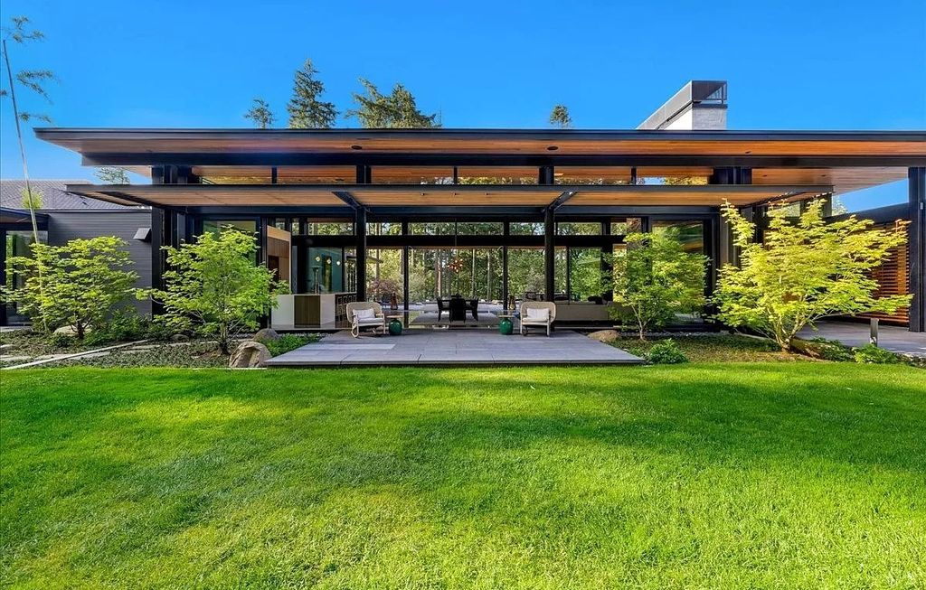 The House in Portland is the work of art with total security and privacy, now available for sale. This home located at 1139 S Palatine Hill Rd, Portland, Oregon